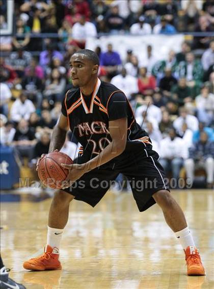 Thumbnail 1 in De La Salle vs. McClymonds (MLK Classic) photogallery.