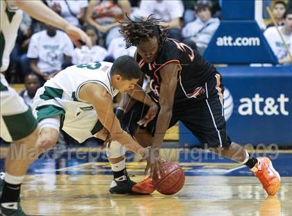 Thumbnail 2 in De La Salle vs. McClymonds (MLK Classic) photogallery.
