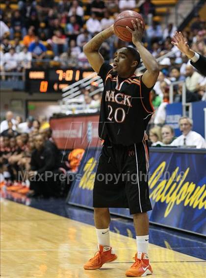 Thumbnail 3 in De La Salle vs. McClymonds (MLK Classic) photogallery.