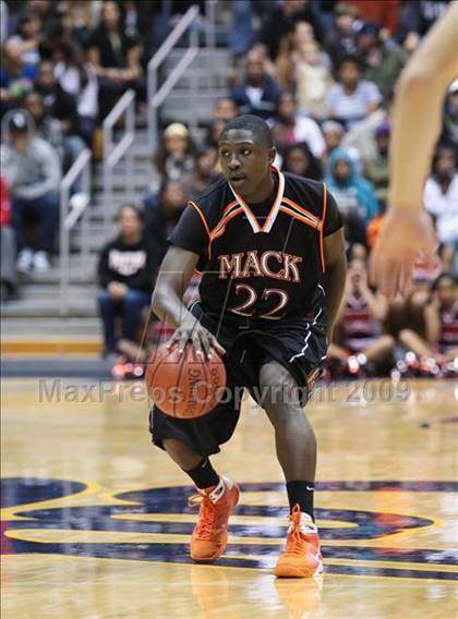 Thumbnail 3 in De La Salle vs. McClymonds (MLK Classic) photogallery.