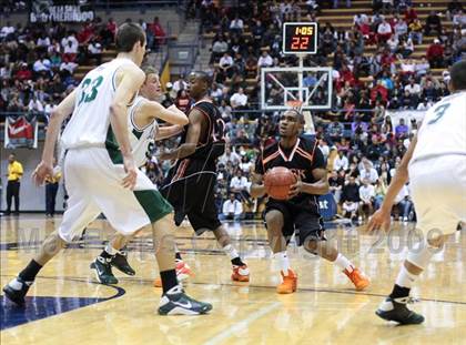 Thumbnail 2 in De La Salle vs. McClymonds (MLK Classic) photogallery.