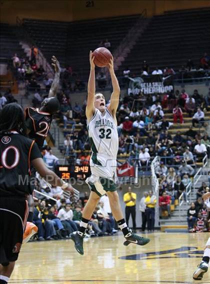 Thumbnail 1 in De La Salle vs. McClymonds (MLK Classic) photogallery.