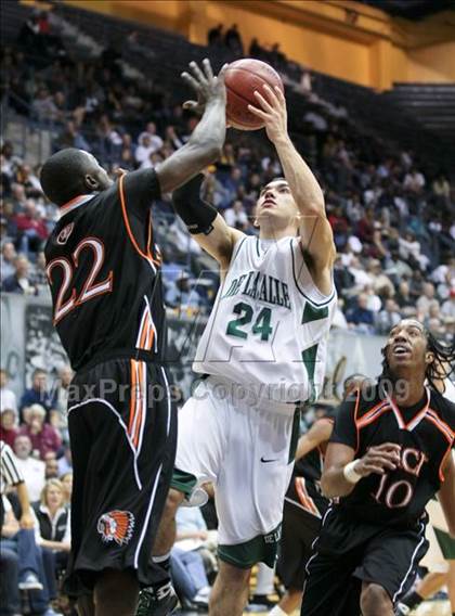 Thumbnail 1 in De La Salle vs. McClymonds (MLK Classic) photogallery.