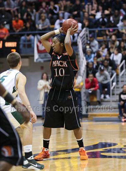 Thumbnail 1 in De La Salle vs. McClymonds (MLK Classic) photogallery.