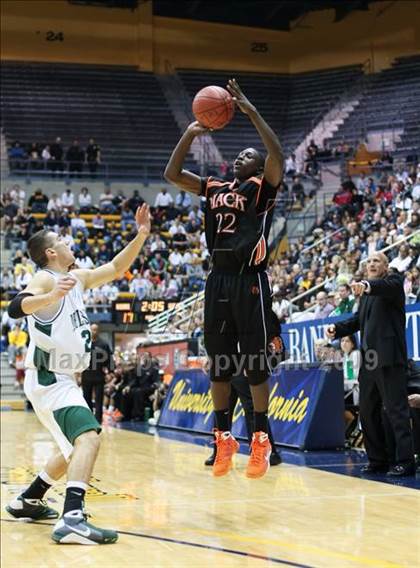 Thumbnail 2 in De La Salle vs. McClymonds (MLK Classic) photogallery.