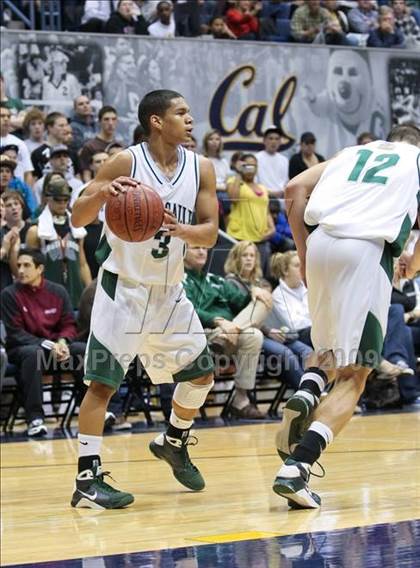 Thumbnail 2 in De La Salle vs. McClymonds (MLK Classic) photogallery.