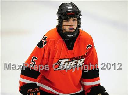Thumbnail 2 in Ridgefield vs. Darien (FCIAC Tier 1 Final) photogallery.
