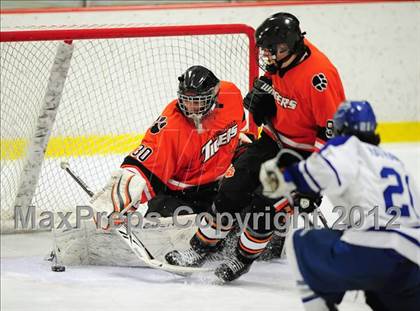 Thumbnail 3 in Ridgefield vs. Darien (FCIAC Tier 1 Final) photogallery.