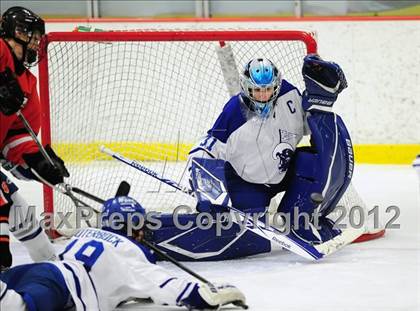 Thumbnail 3 in Ridgefield vs. Darien (FCIAC Tier 1 Final) photogallery.