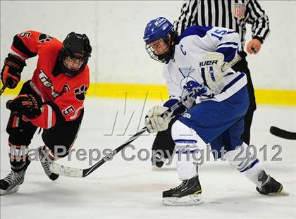 Thumbnail 1 in Ridgefield vs. Darien (FCIAC Tier 1 Final) photogallery.