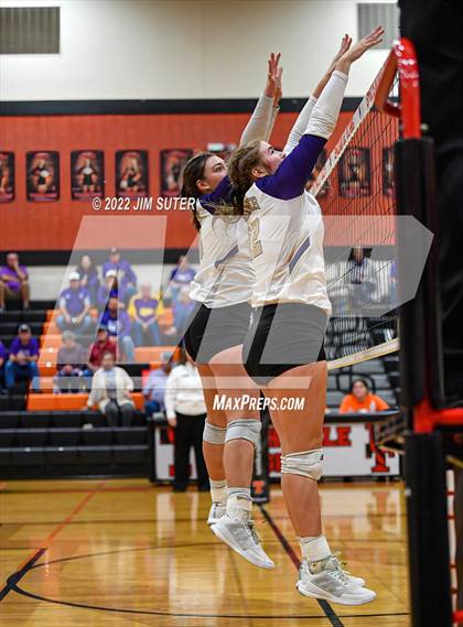 Thumbnail 1 in Shiner vs. Thrall (UIL 2A Region 4 Area Playoff) photogallery.