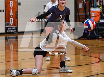 Thumbnail 1 in Shiner vs. Thrall (UIL 2A Region 4 Area Playoff) photogallery.