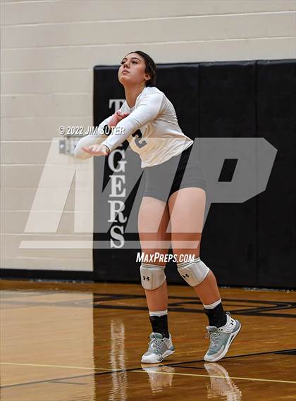 Thumbnail 2 in Shiner vs. Thrall (UIL 2A Region 4 Area Playoff) photogallery.