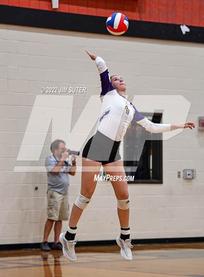 Thumbnail 3 in Shiner vs. Thrall (UIL 2A Region 4 Area Playoff) photogallery.