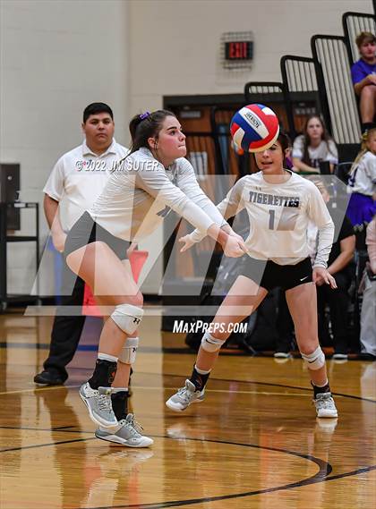 Thumbnail 3 in Shiner vs. Thrall (UIL 2A Region 4 Area Playoff) photogallery.