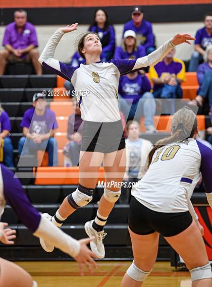 Thumbnail 3 in Shiner vs. Thrall (UIL 2A Region 4 Area Playoff) photogallery.