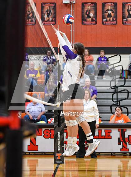 Thumbnail 2 in Shiner vs. Thrall (UIL 2A Region 4 Area Playoff) photogallery.