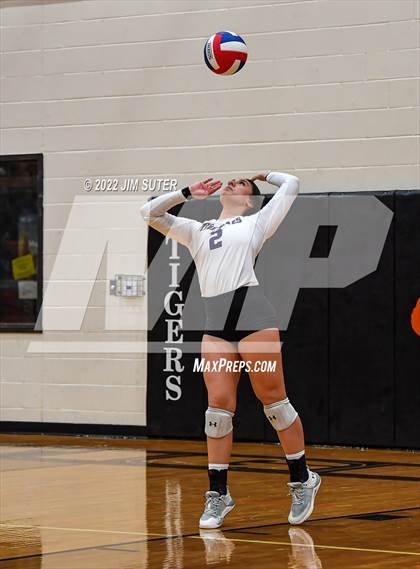 Thumbnail 1 in Shiner vs. Thrall (UIL 2A Region 4 Area Playoff) photogallery.