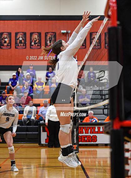 Thumbnail 1 in Shiner vs. Thrall (UIL 2A Region 4 Area Playoff) photogallery.
