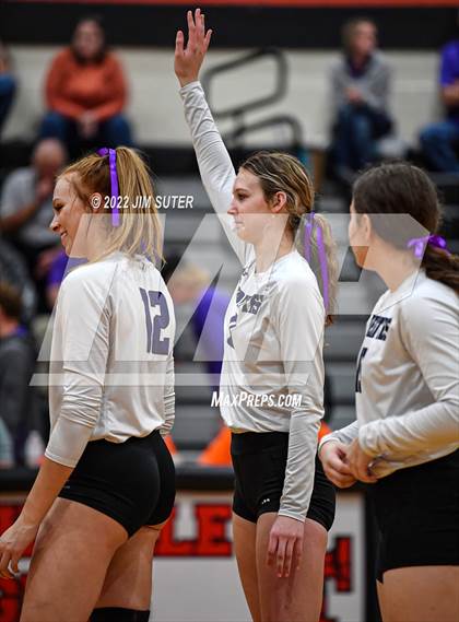 Thumbnail 1 in Shiner vs. Thrall (UIL 2A Region 4 Area Playoff) photogallery.
