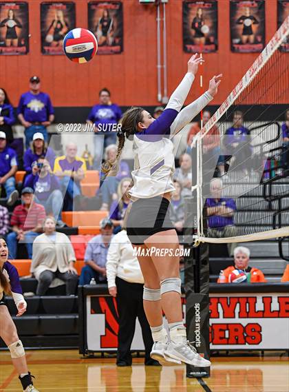Thumbnail 3 in Shiner vs. Thrall (UIL 2A Region 4 Area Playoff) photogallery.