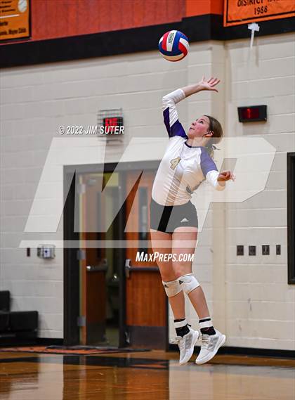Thumbnail 3 in Shiner vs. Thrall (UIL 2A Region 4 Area Playoff) photogallery.