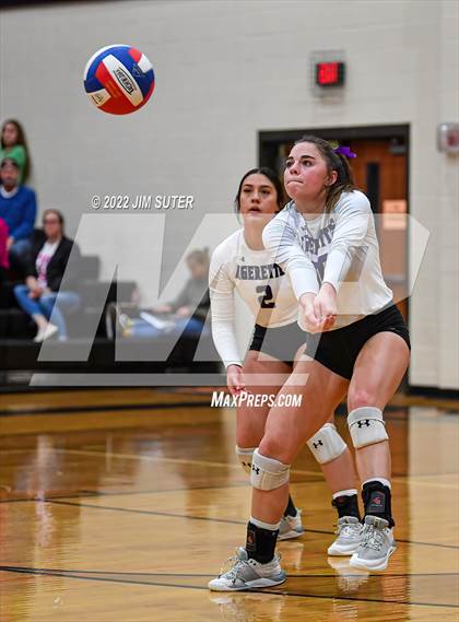 Thumbnail 1 in Shiner vs. Thrall (UIL 2A Region 4 Area Playoff) photogallery.