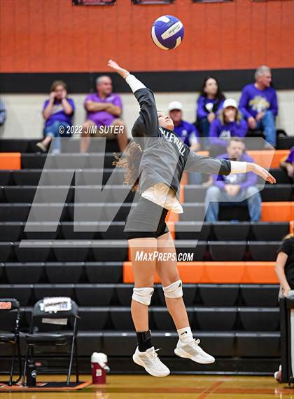 Thumbnail 1 in Shiner vs. Thrall (UIL 2A Region 4 Area Playoff) photogallery.