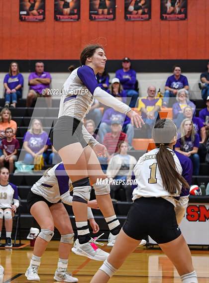 Thumbnail 3 in Shiner vs. Thrall (UIL 2A Region 4 Area Playoff) photogallery.
