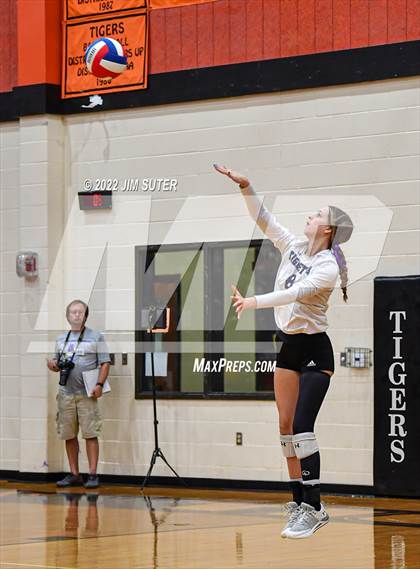 Thumbnail 2 in Shiner vs. Thrall (UIL 2A Region 4 Area Playoff) photogallery.