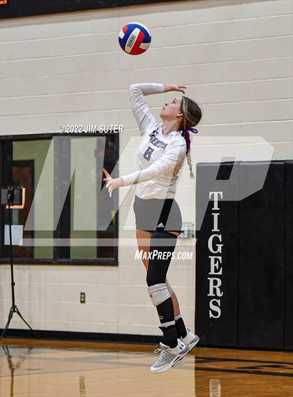 Thumbnail 1 in Shiner vs. Thrall (UIL 2A Region 4 Area Playoff) photogallery.