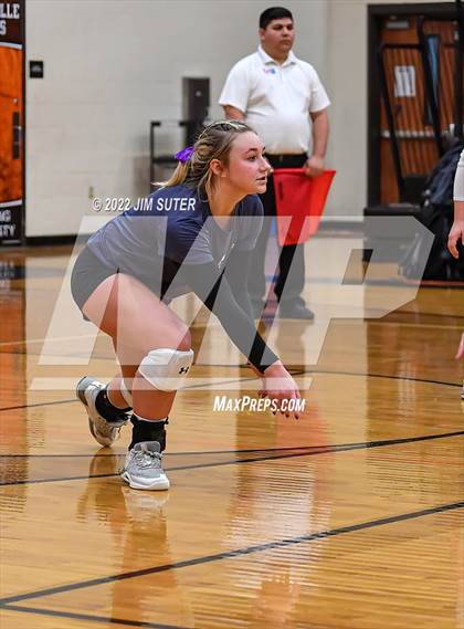 Thumbnail 3 in Shiner vs. Thrall (UIL 2A Region 4 Area Playoff) photogallery.