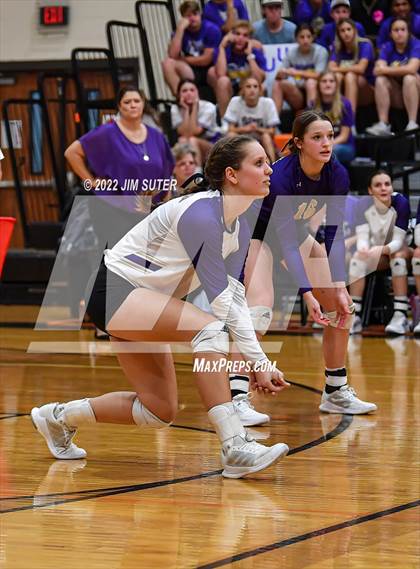 Thumbnail 3 in Shiner vs. Thrall (UIL 2A Region 4 Area Playoff) photogallery.