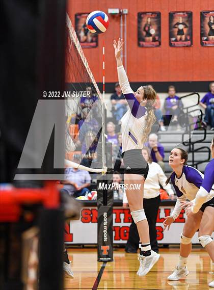 Thumbnail 3 in Shiner vs. Thrall (UIL 2A Region 4 Area Playoff) photogallery.