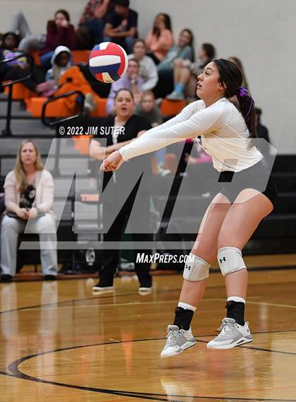 Thumbnail 3 in Shiner vs. Thrall (UIL 2A Region 4 Area Playoff) photogallery.