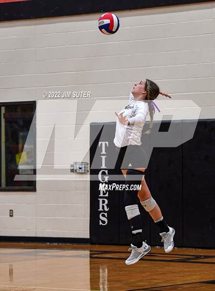 Thumbnail 1 in Shiner vs. Thrall (UIL 2A Region 4 Area Playoff) photogallery.