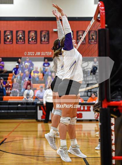 Thumbnail 2 in Shiner vs. Thrall (UIL 2A Region 4 Area Playoff) photogallery.