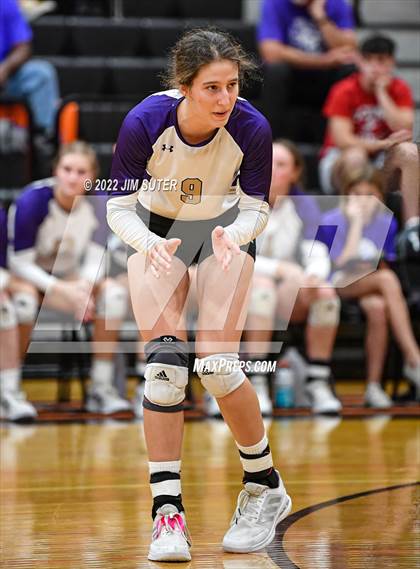 Thumbnail 1 in Shiner vs. Thrall (UIL 2A Region 4 Area Playoff) photogallery.