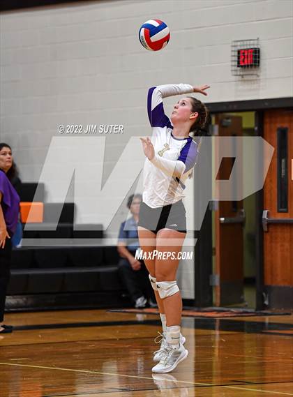 Thumbnail 3 in Shiner vs. Thrall (UIL 2A Region 4 Area Playoff) photogallery.