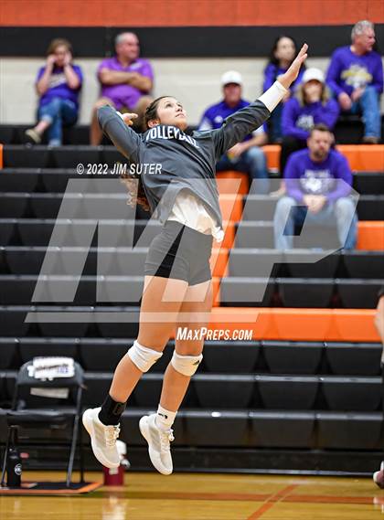 Thumbnail 3 in Shiner vs. Thrall (UIL 2A Region 4 Area Playoff) photogallery.