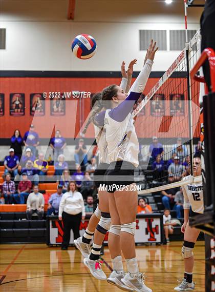 Thumbnail 3 in Shiner vs. Thrall (UIL 2A Region 4 Area Playoff) photogallery.