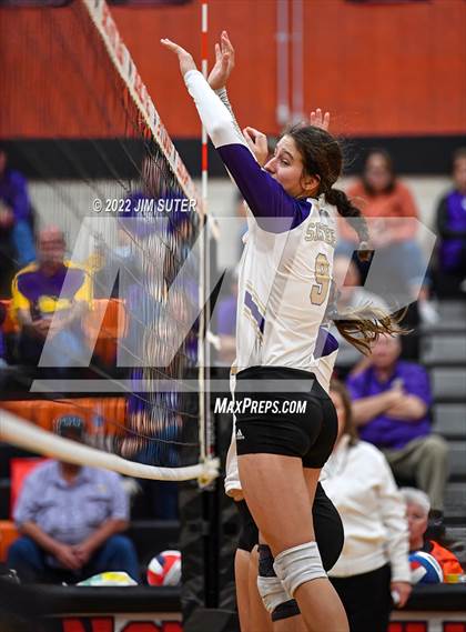 Thumbnail 1 in Shiner vs. Thrall (UIL 2A Region 4 Area Playoff) photogallery.