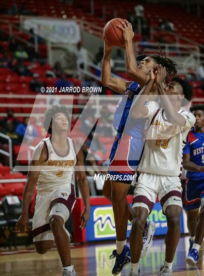Thumbnail 1 in Beaumont United vs. West Brook photogallery.