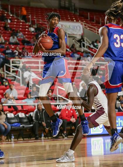 Thumbnail 3 in Beaumont United vs. West Brook photogallery.