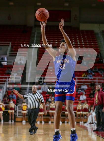 Thumbnail 2 in Beaumont United vs. West Brook photogallery.
