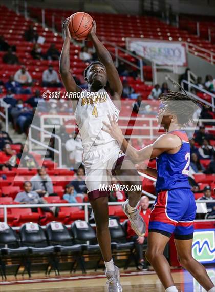 Thumbnail 2 in Beaumont United vs. West Brook photogallery.