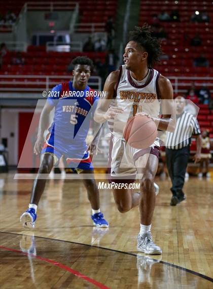Thumbnail 2 in Beaumont United vs. West Brook photogallery.