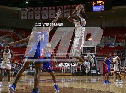 Thumbnail 2 in Beaumont United vs. West Brook photogallery.