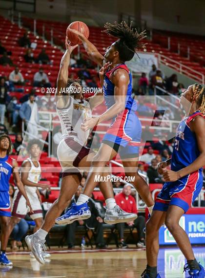Thumbnail 3 in Beaumont United vs. West Brook photogallery.