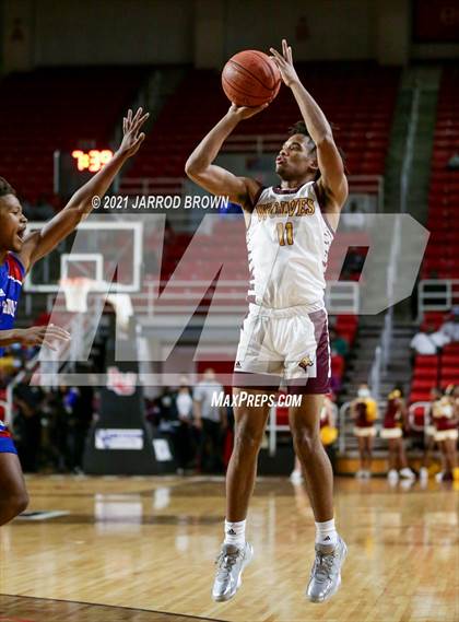 Thumbnail 2 in Beaumont United vs. West Brook photogallery.